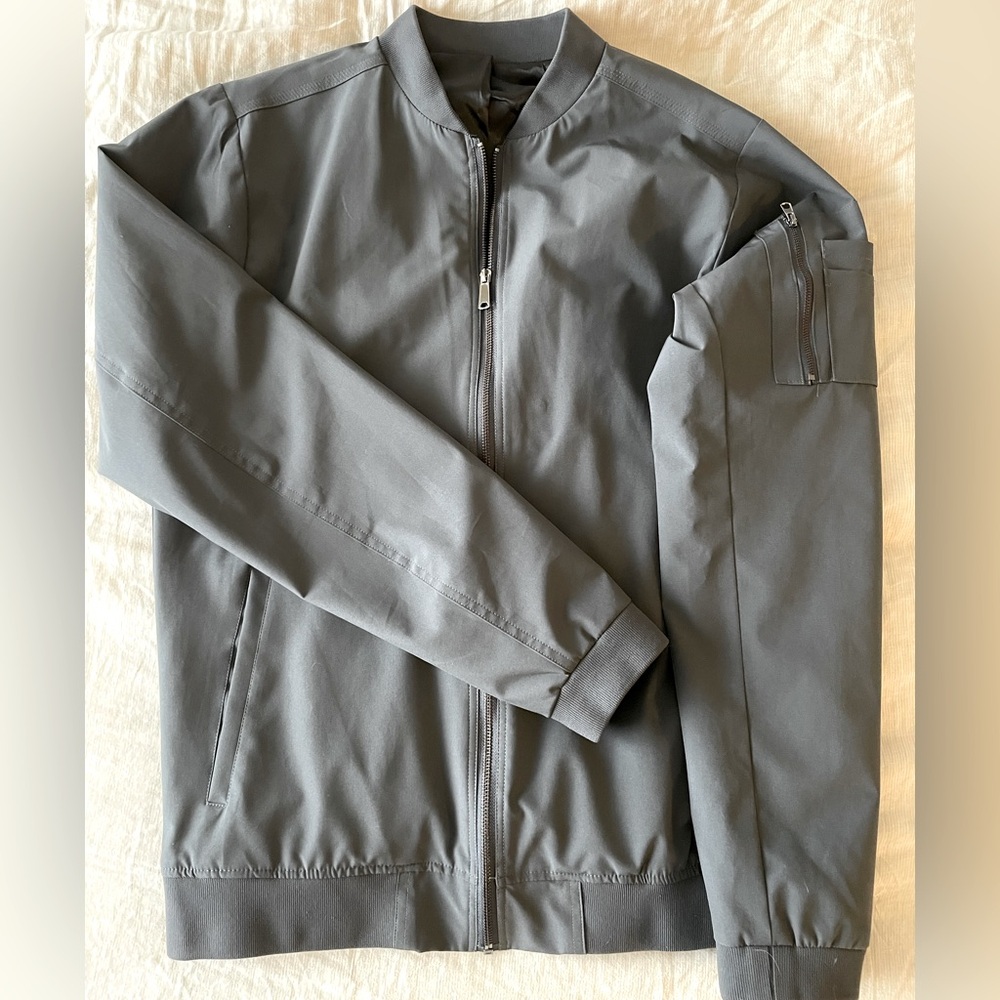 Men’s Medium American-Tall bomber jacket in gray.